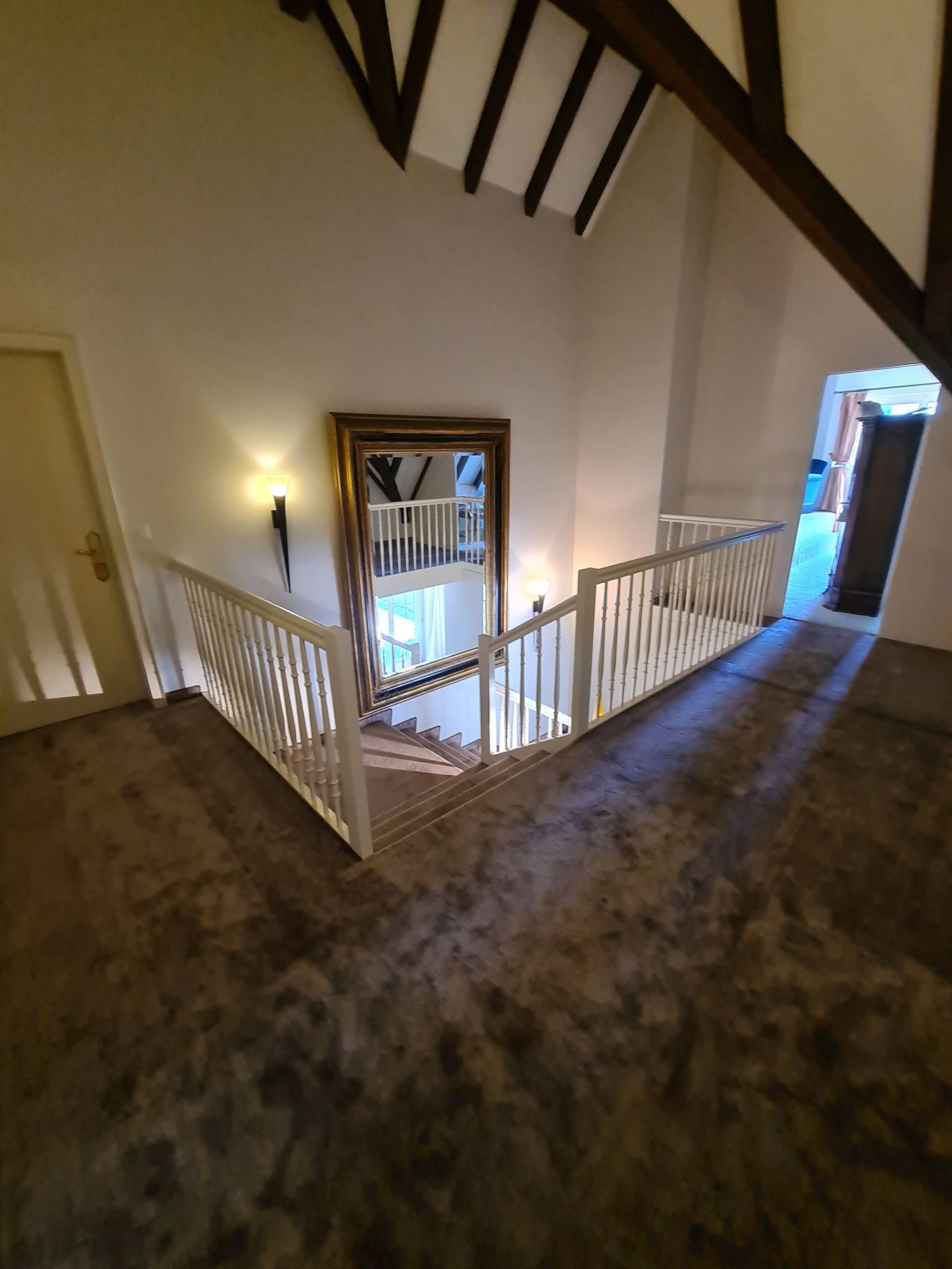 Pieroni Parkett & Bodenbeläge GmbH