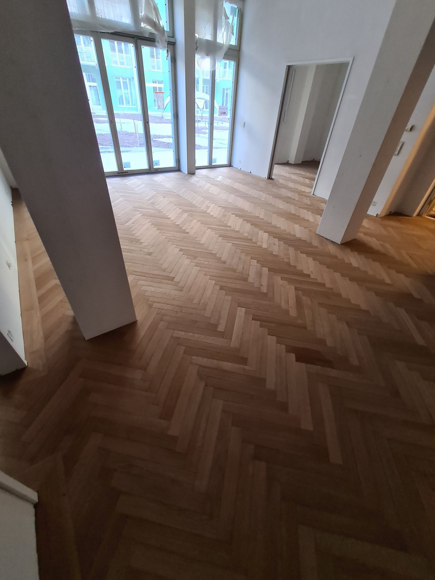 Pieroni Parkett & Bodenbeläge GmbH