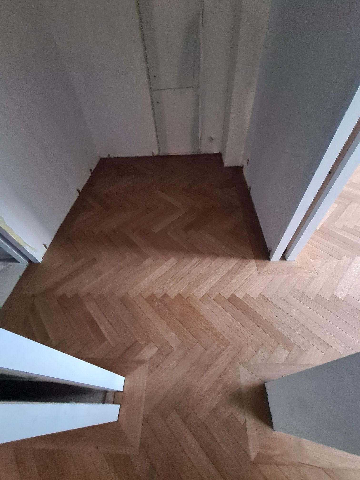 Pieroni Parkett & Bodenbeläge GmbH