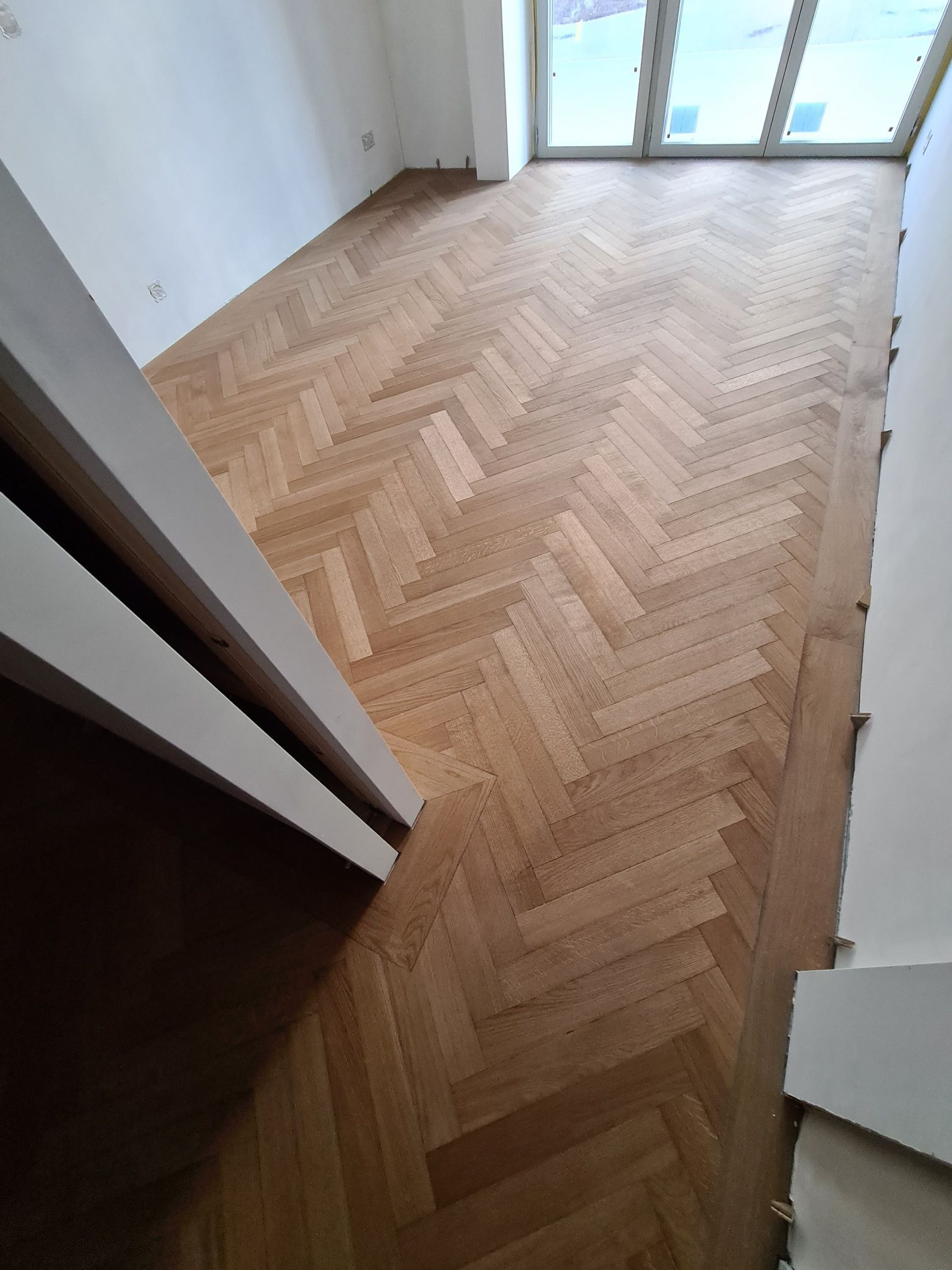 Pieroni Parkett & Bodenbeläge GmbH