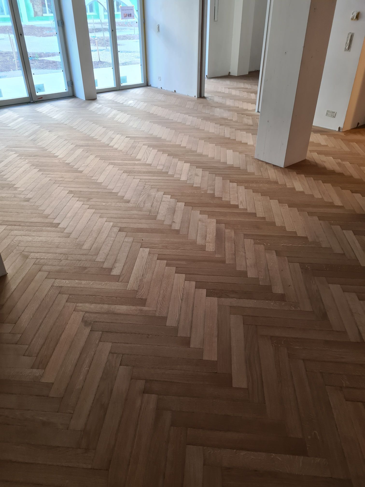 Pieroni Parkett & Bodenbeläge GmbH