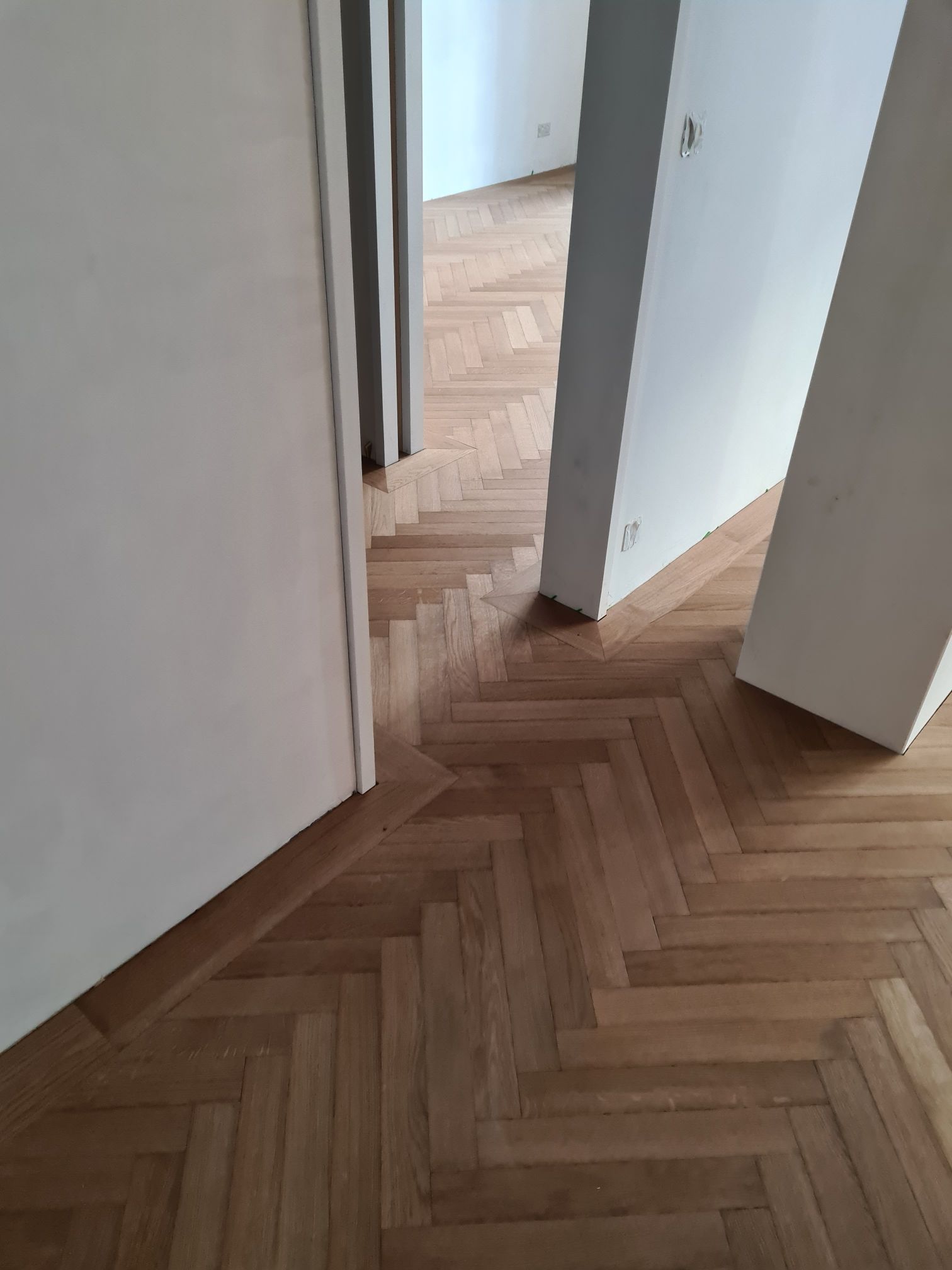 Pieroni Parkett & Bodenbeläge GmbH