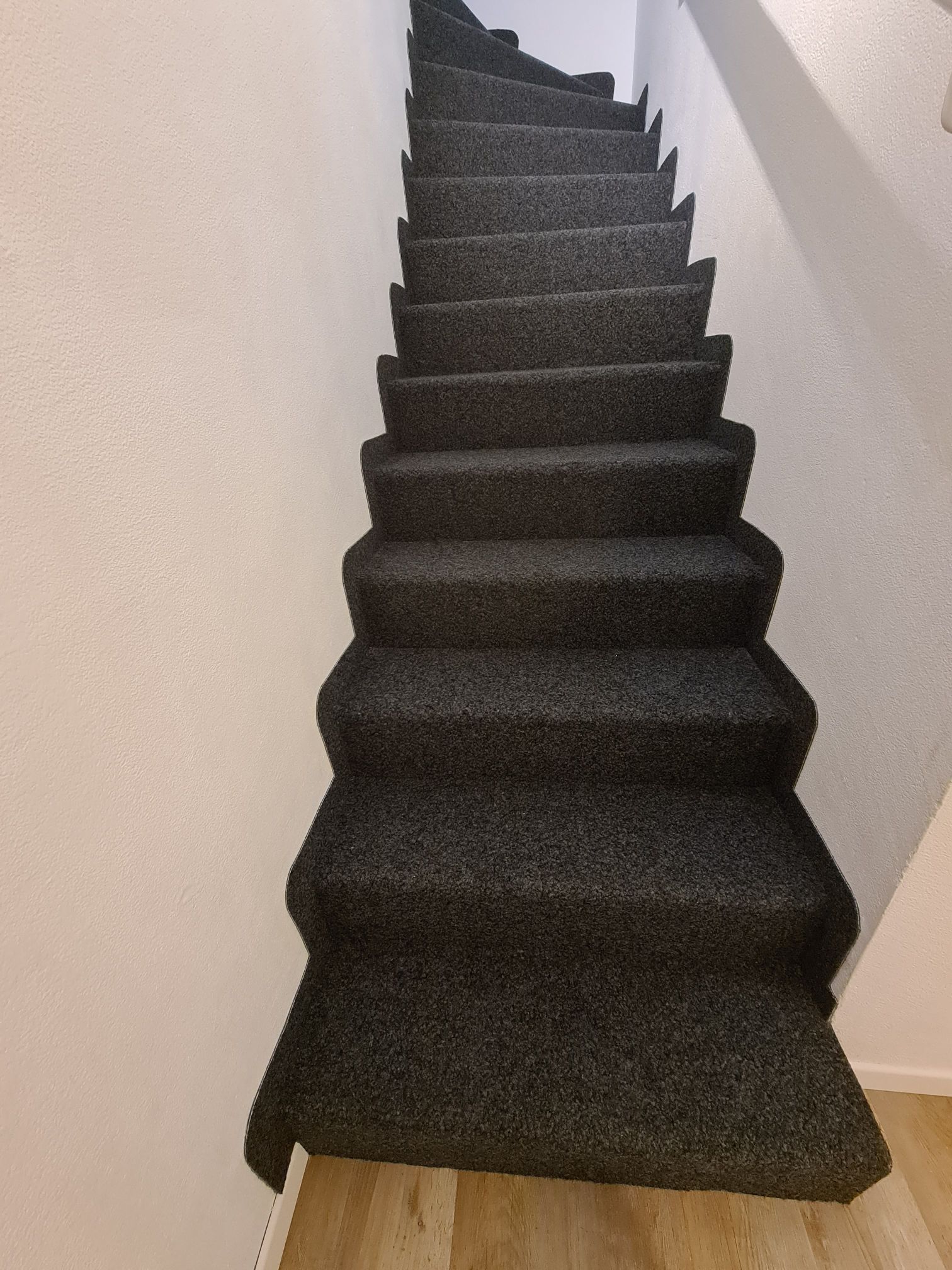 Pieroni Parkett & Bodenbeläge GmbH