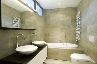 Salle de bains - double vasque - baignoire - carrelage - pierre Salle de bains - double vasque - baignoire - carrelage - pierre