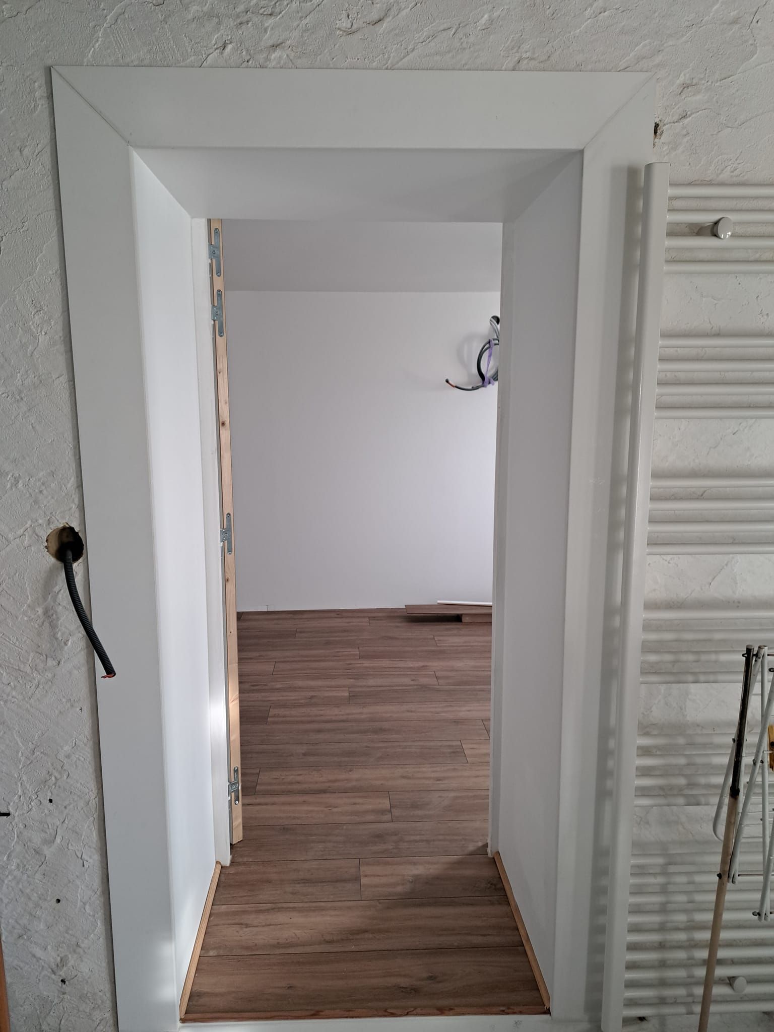 Contour de porte et parquet