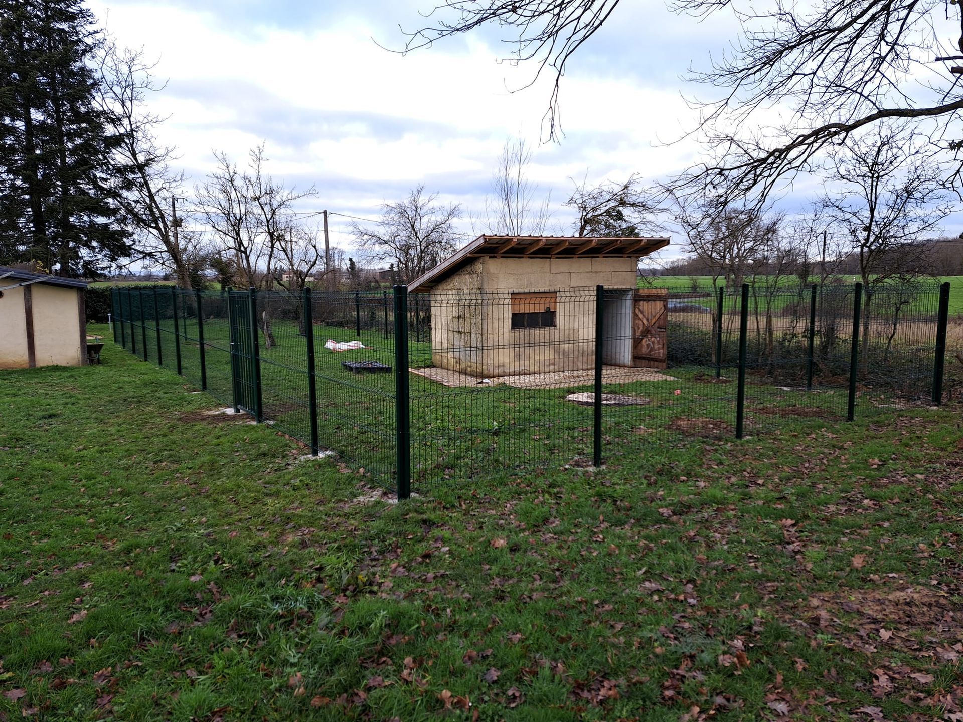 Enclos : grillage rigide