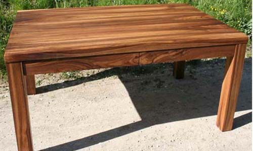 Holztisch 