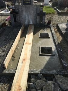 Réalisation d'une dalle béton pour urnes funéraires