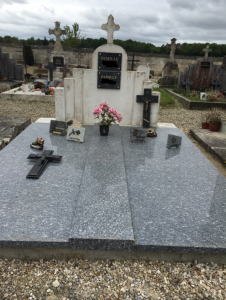 Sépulture double en granit