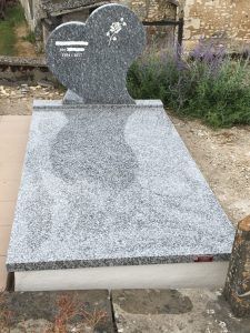 Sépulture en granit