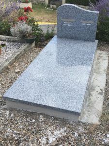 Tombe en granit