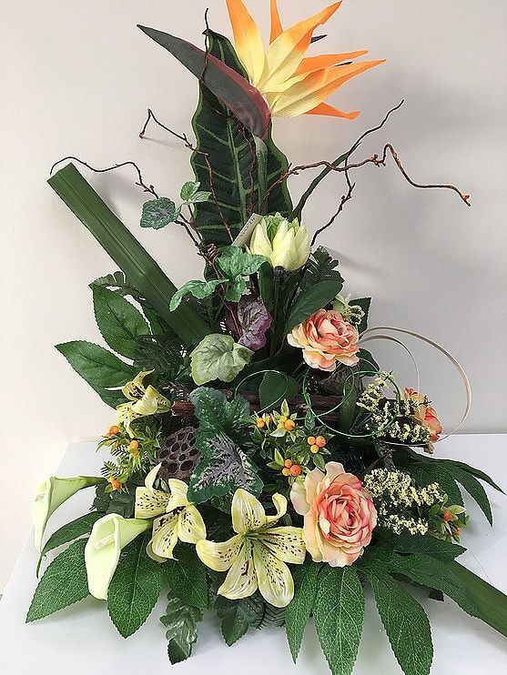 Gerbe de fleurs variées sur fond clair