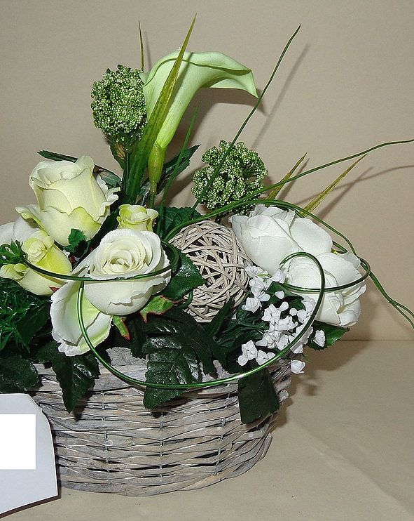 Composition florale assortiment de fleurs blanches