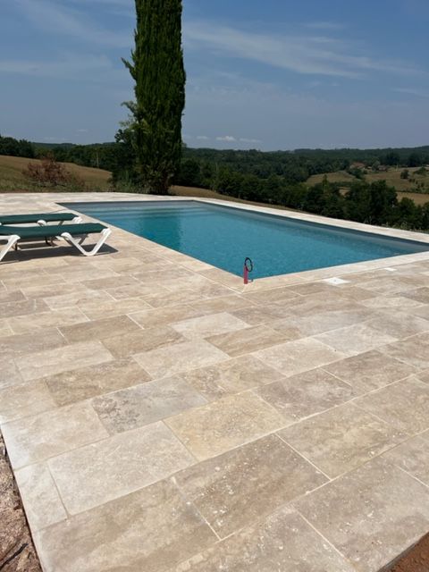 Pisicne avec dalles claires