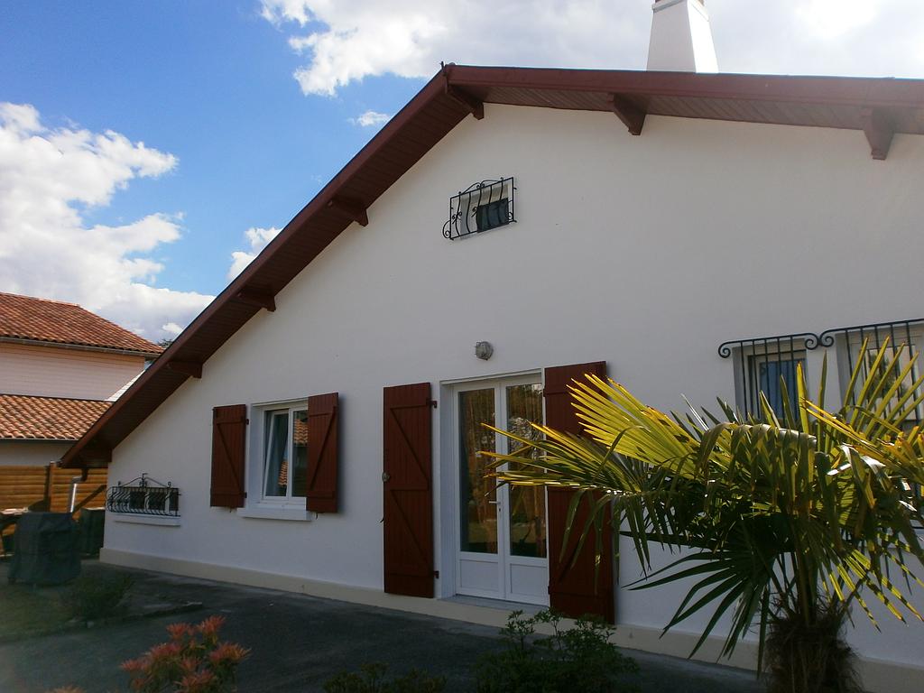 Maison avec une porte fenêtre