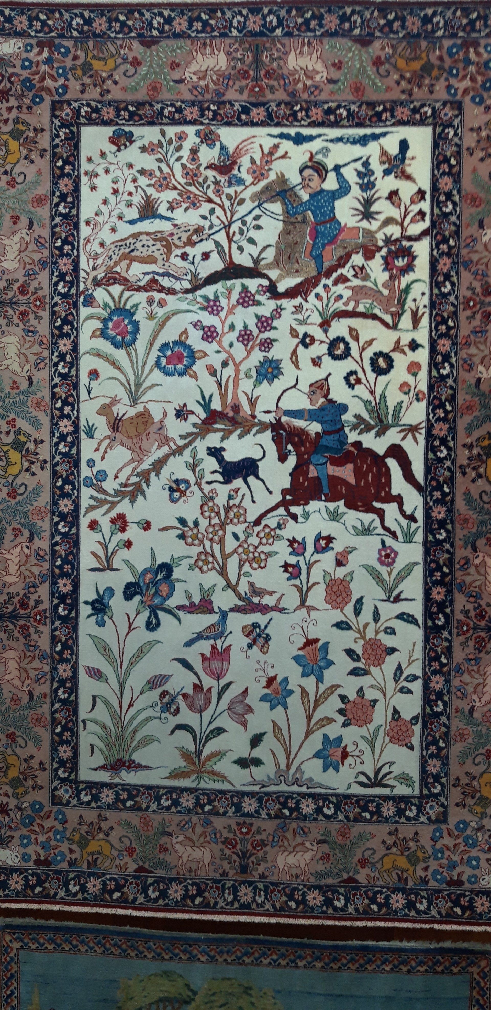 tapis d'orient avec dessin