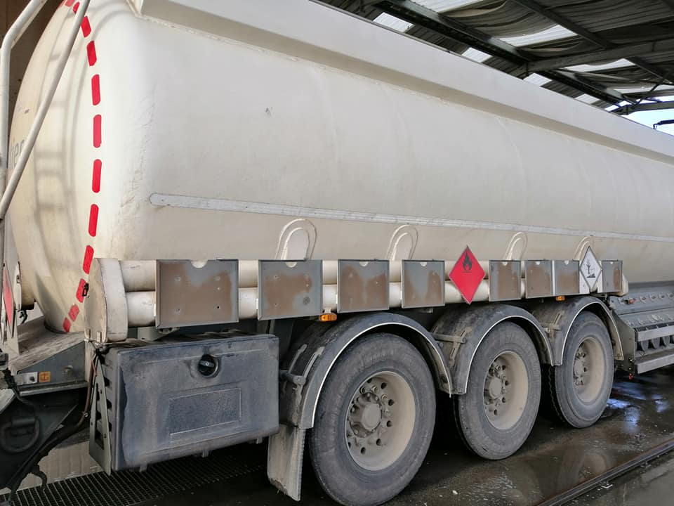 Lavage poids lourd avant