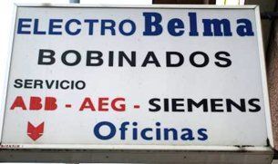 Un letrero rectangular de 