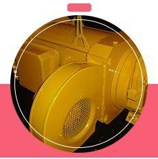 Un motor eléctrico industrial amarillo con una rejilla de ventilación circular, enmarcado por un borde circular.