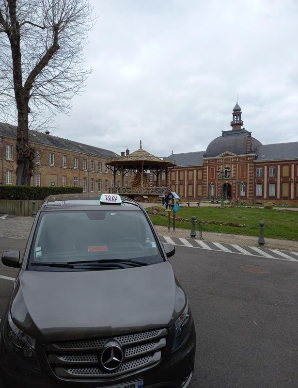 Taxi garé à Louviers
