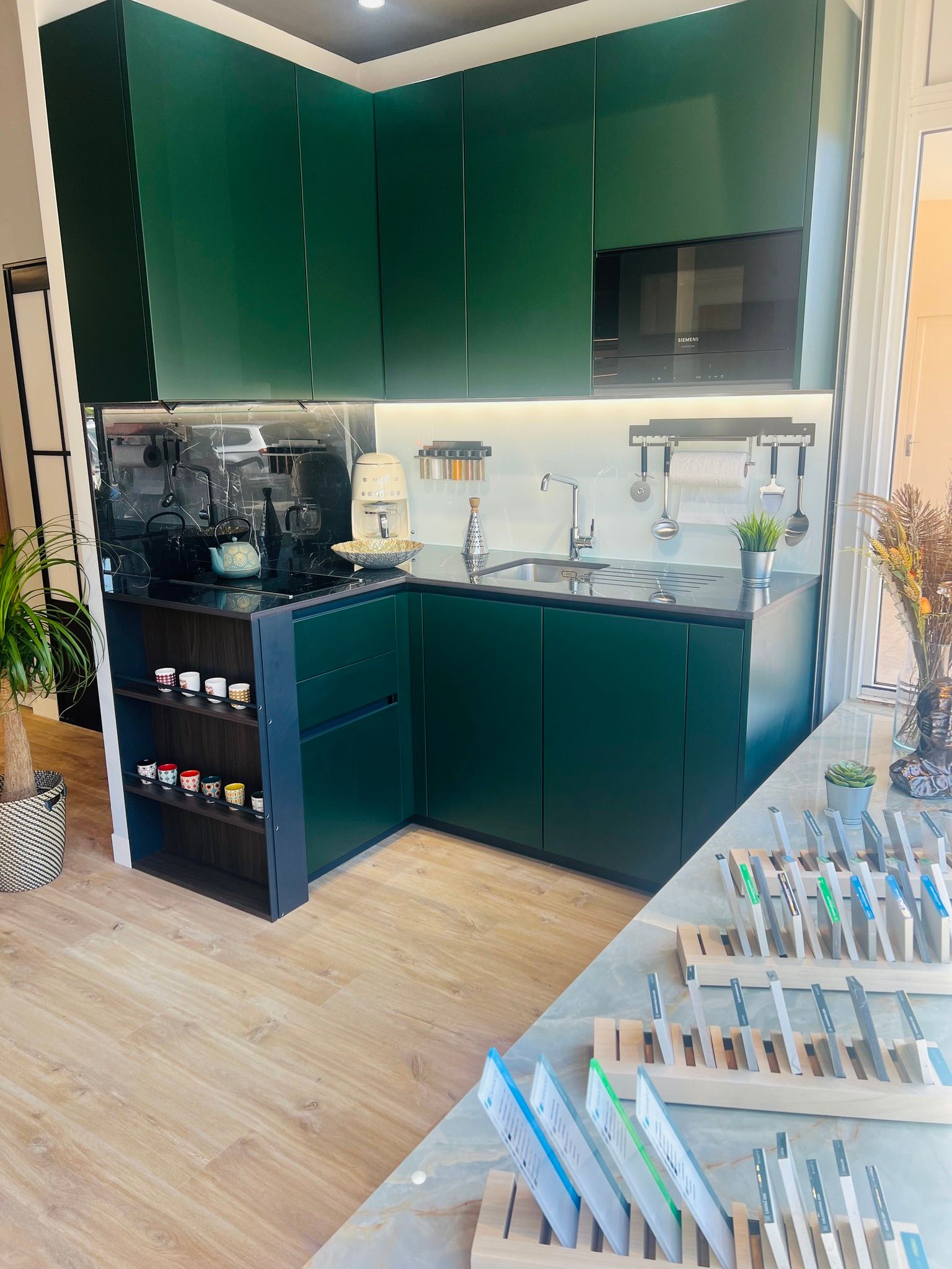 Cuisine noire en angle