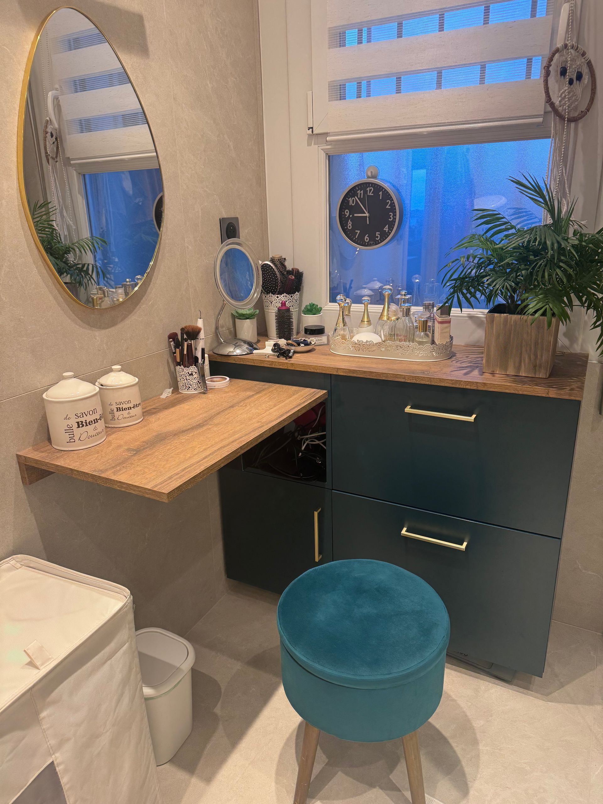 Salle de bains avec baignoire