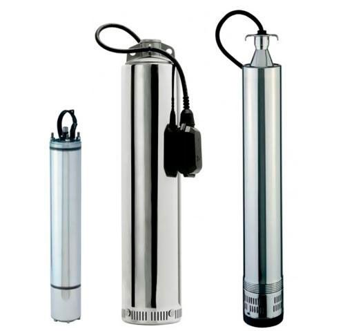 Tres bombas de agua de diferentes tamaños están colocadas una al lado de la otra sobre un fondo blanco.