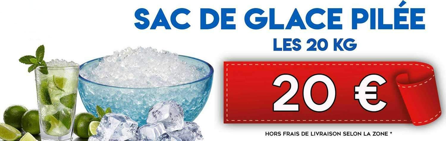 Bloc de 20 kg de glace pilée derrière des glaçons avec l'étiquette du prix de 20 euros