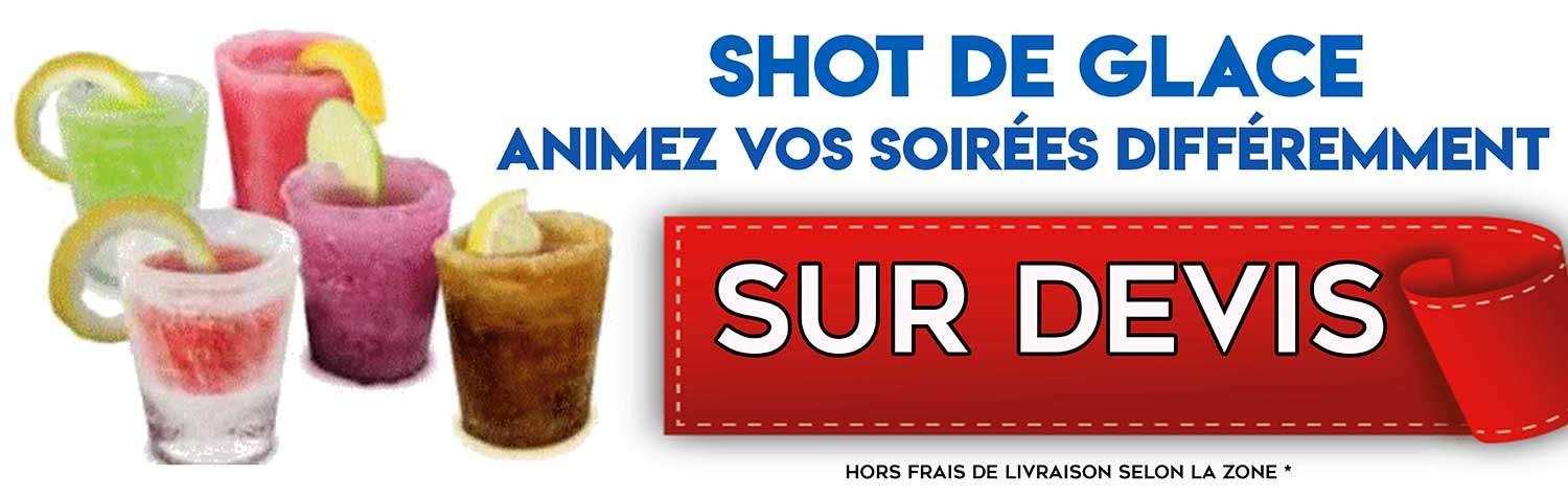 Cinq verres de cocktails colorés appelés shot de glace pour soirées