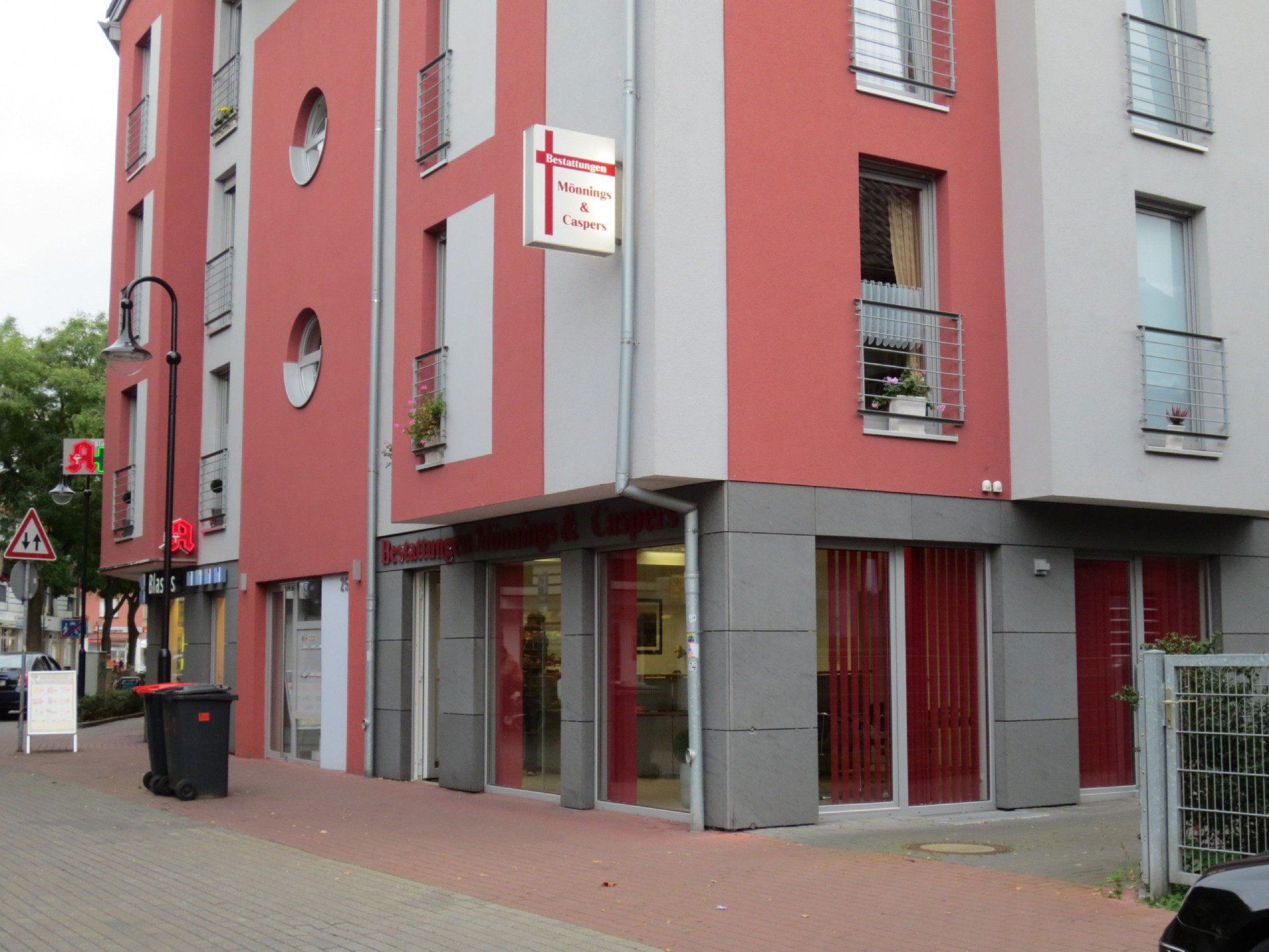 Bestattungen Mönnings & Caspers Sterkrader Straße 1