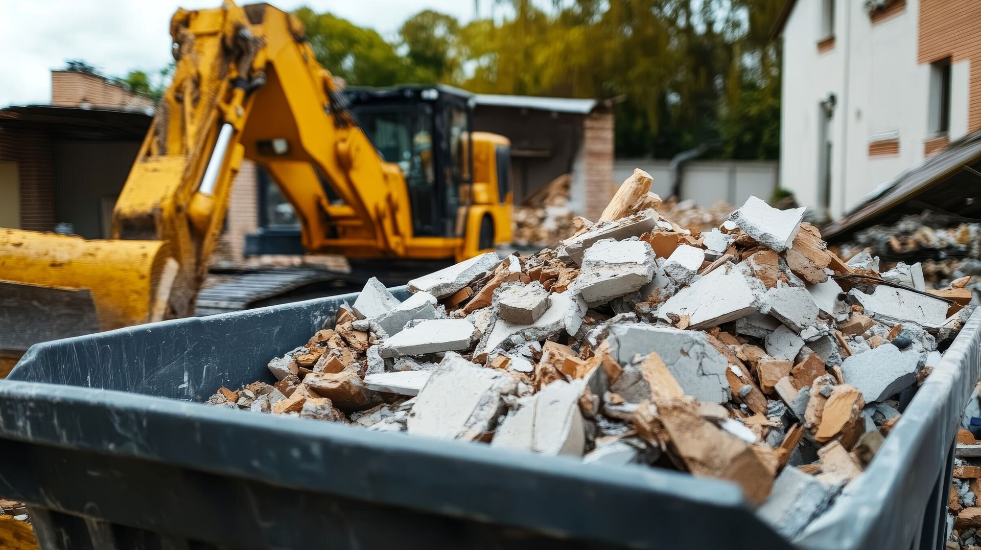 Des débris dans une benne