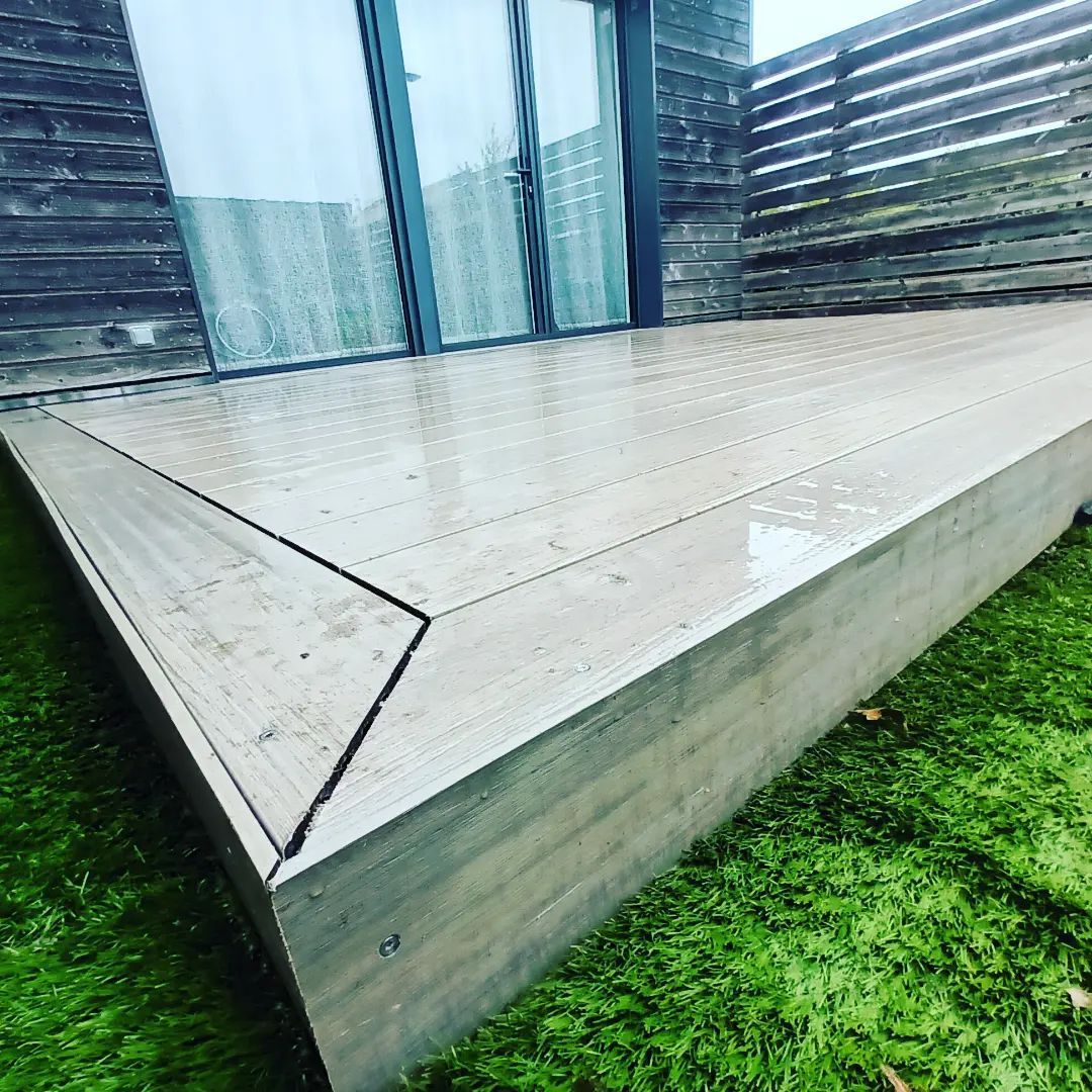 Angle d'une terrasse en bois