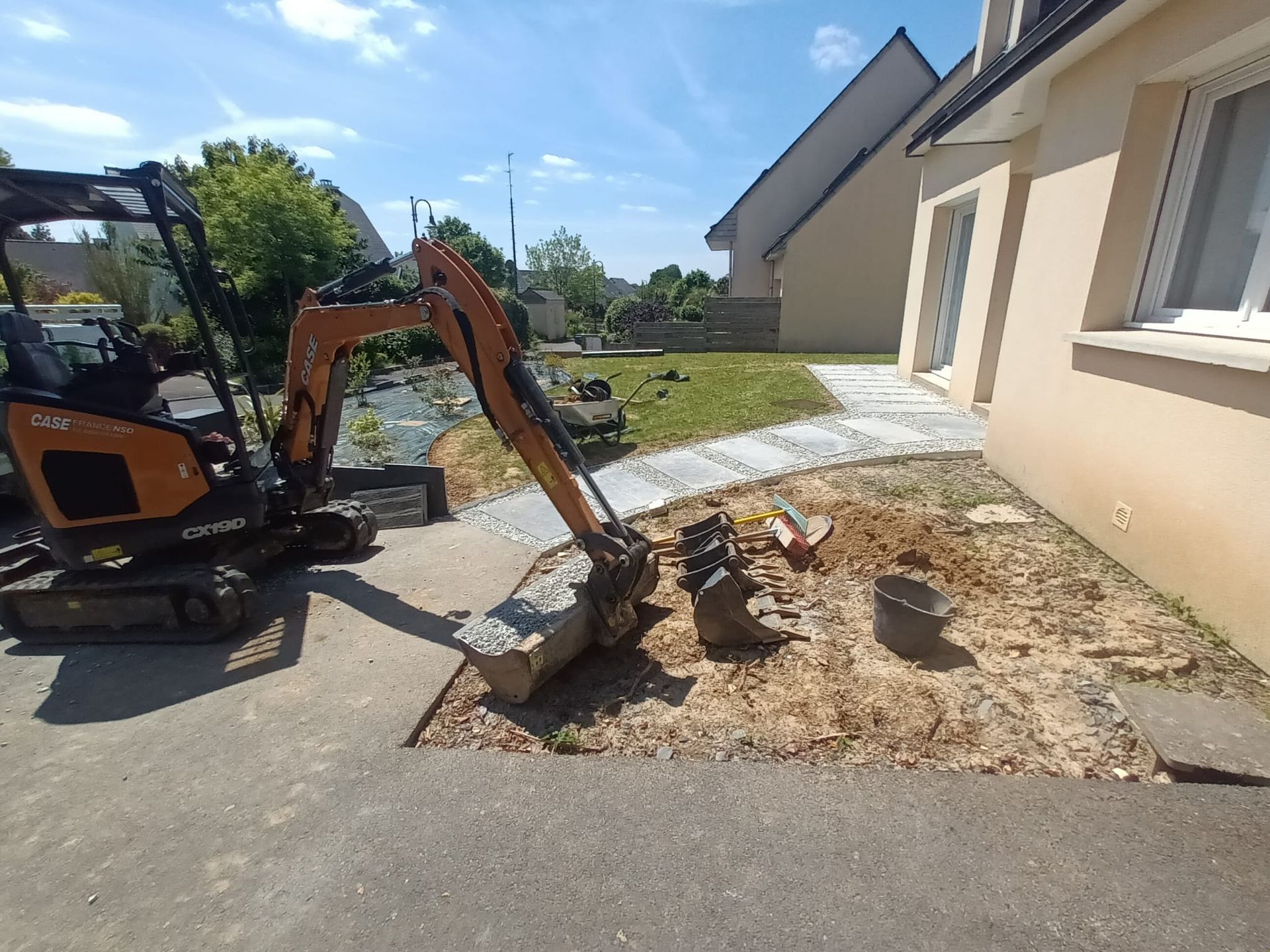 Pelleteuse en train de creuser pour faire un terrassement