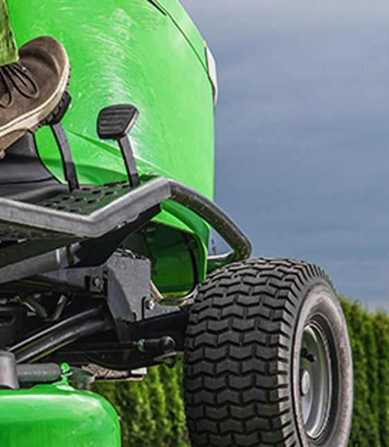 Pédales d'un tracteur-tondeue