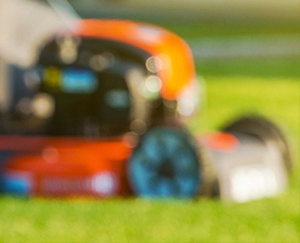 Tondeuse orange et noire