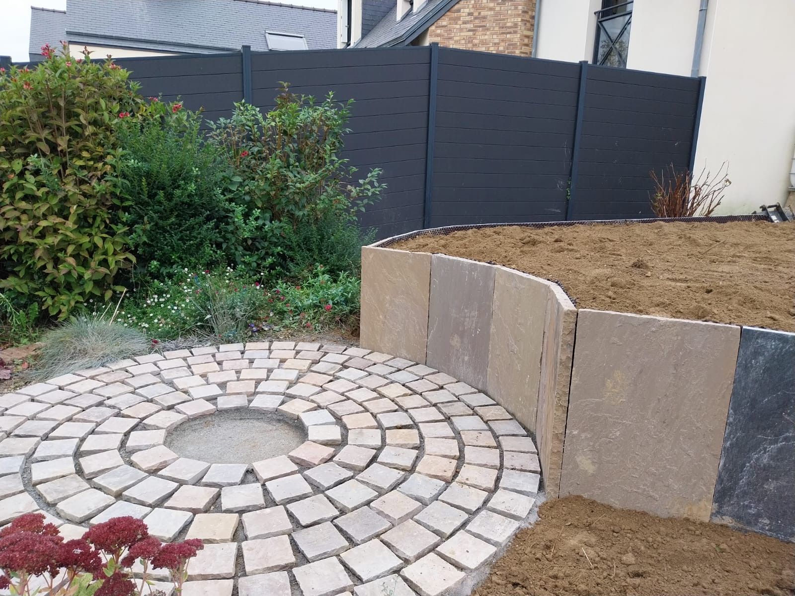 Terrasse en forme de rond avec des pavés