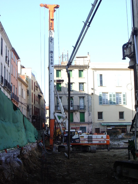 Parking république forage en cours