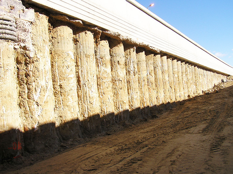 Échangeur Saint-Assiscle mur de descente