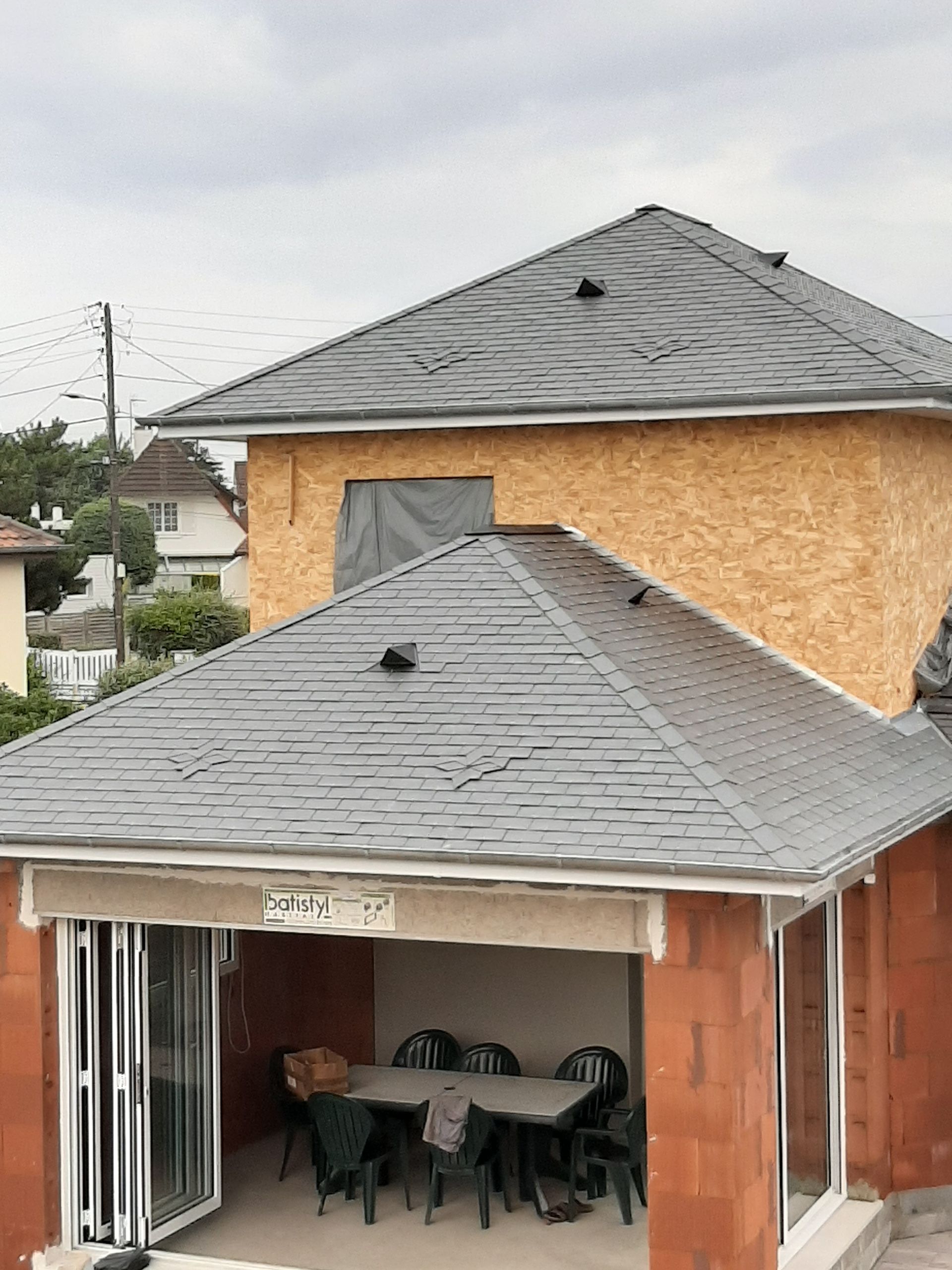 Toits terminés lors d'une construction