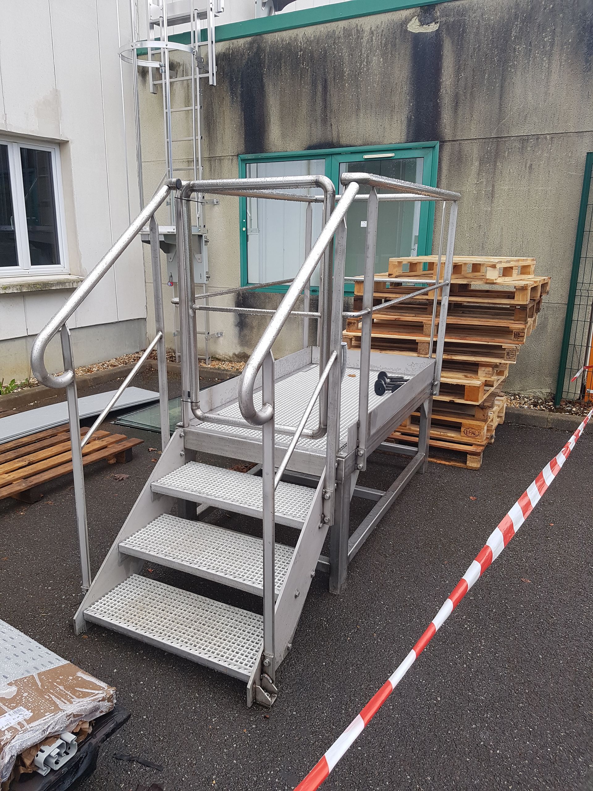 Nos réalisations : fabrication d'une passerelle métallique