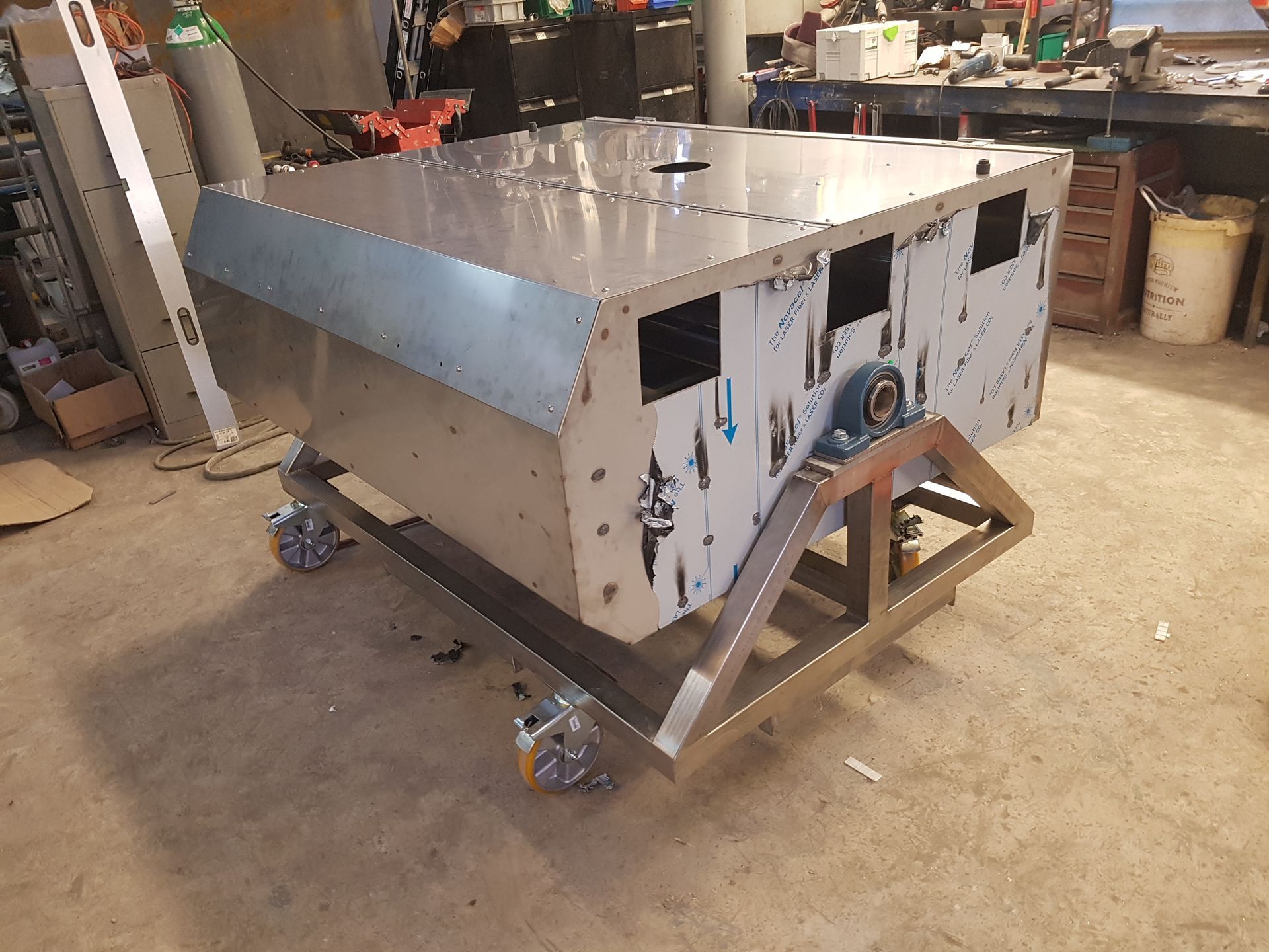 Un chariot avec bac d'immersion en cas de problème de batterie