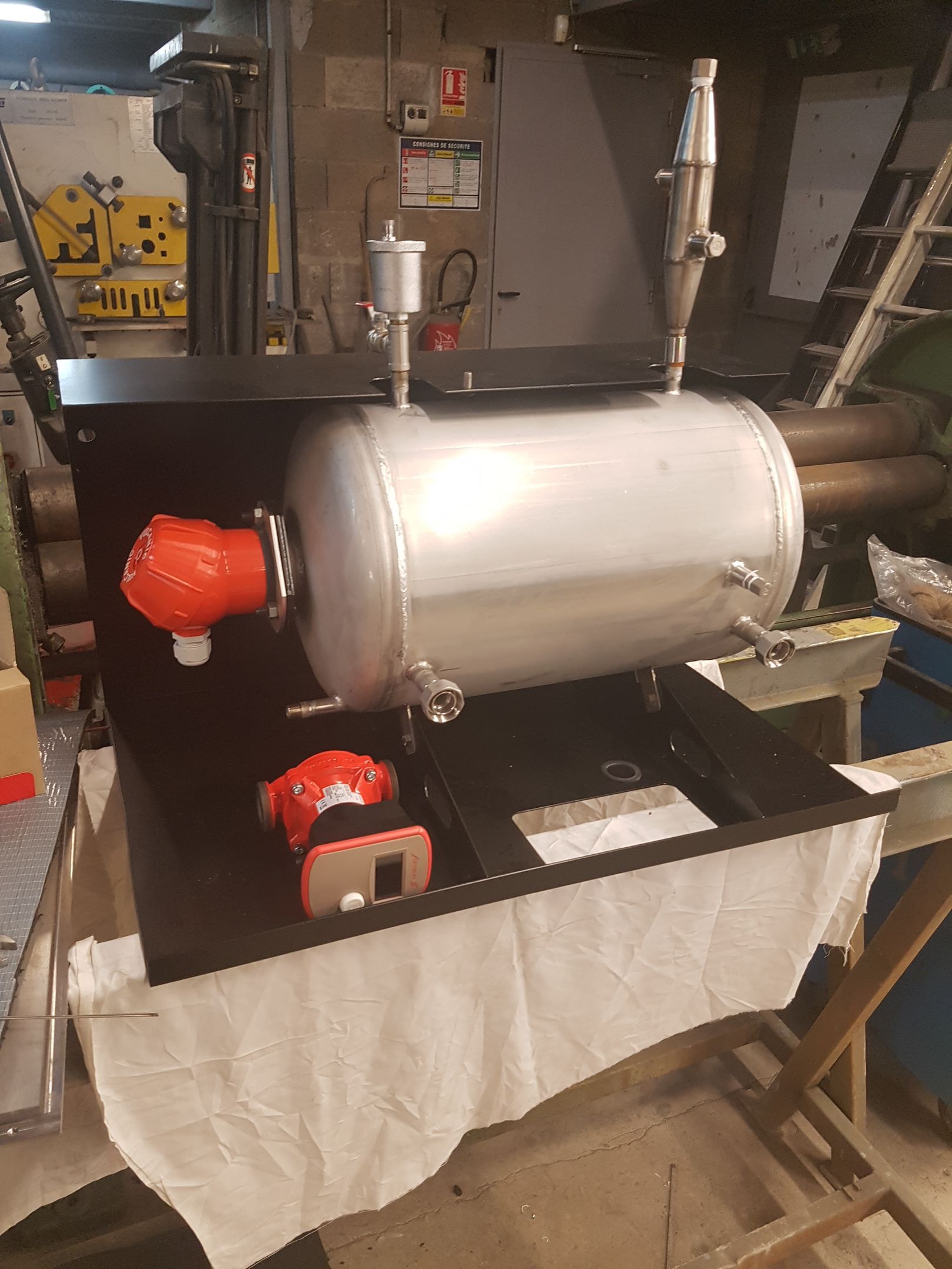 Un élément en métal