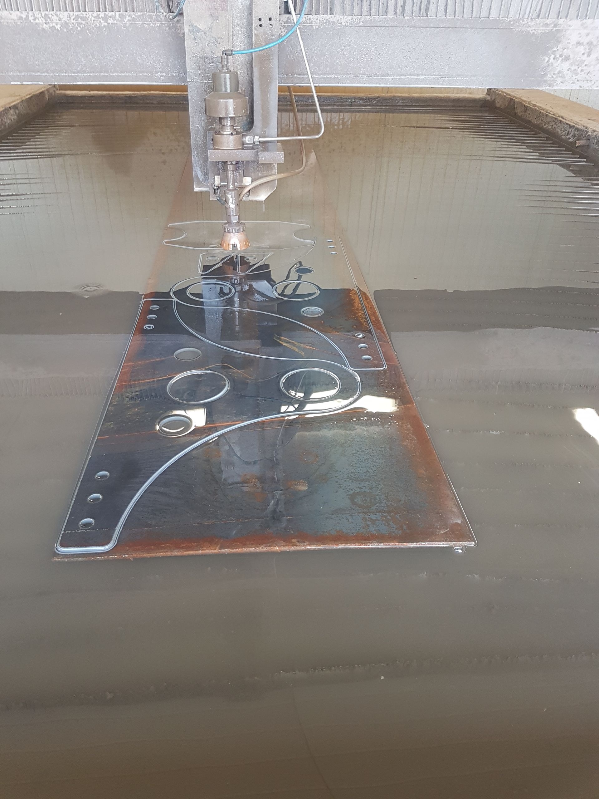 Nos réalisations : notre machine à découpe au jet d'eau