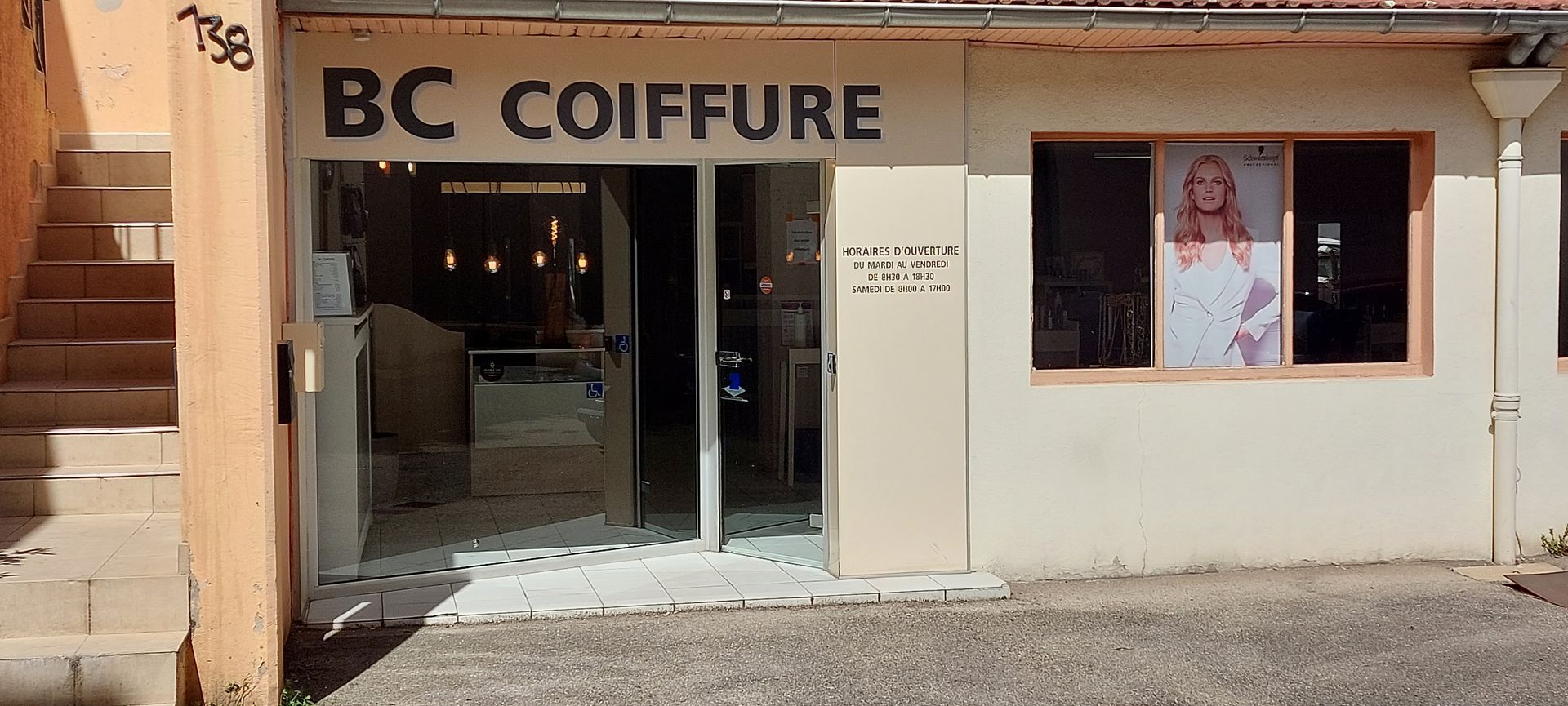 Devanture B.C Coiffure