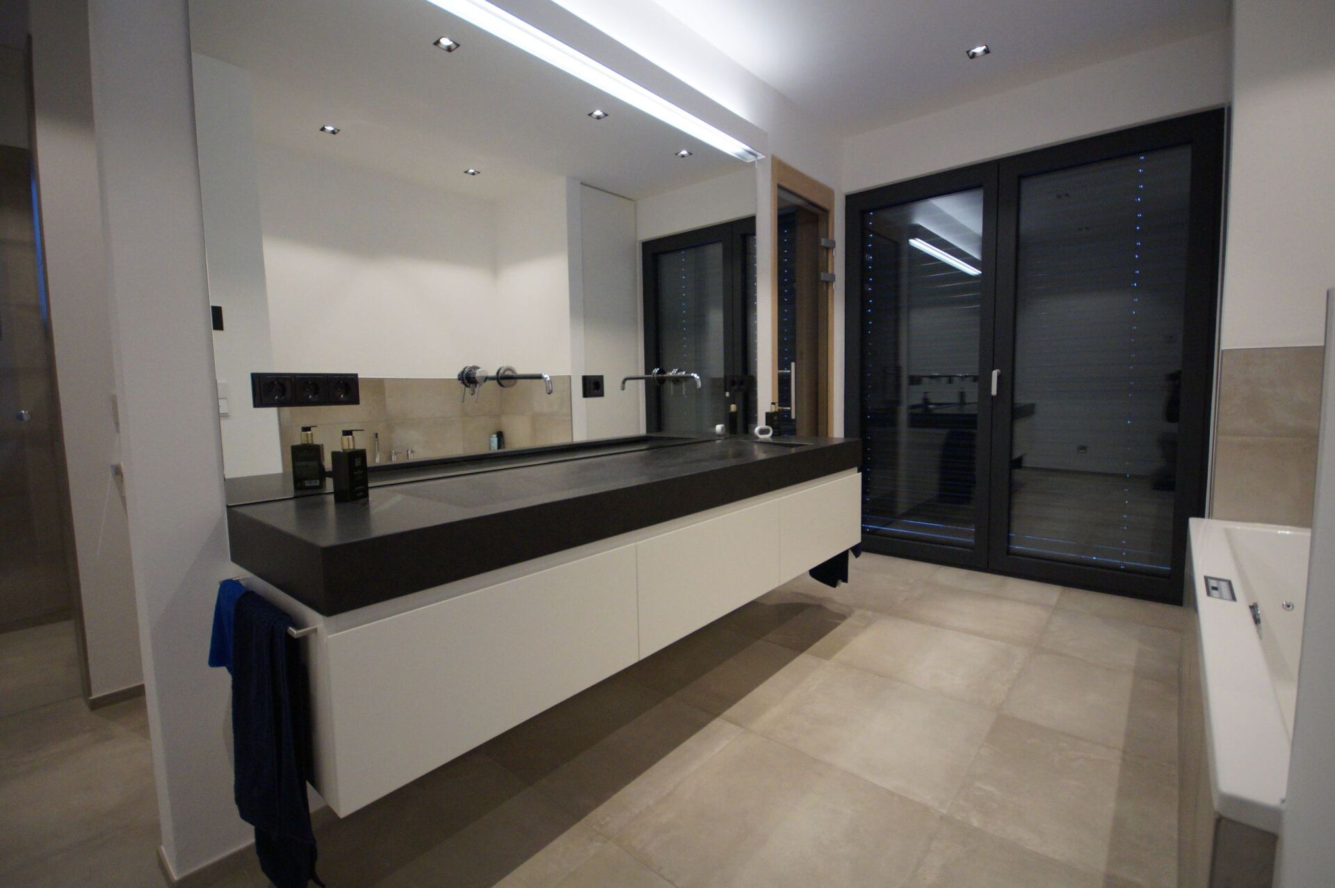 Doppelwaschbeck im Badezimmer