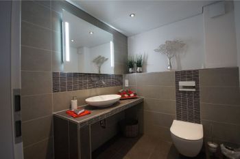 Badezimmer in grau