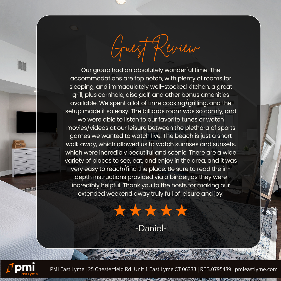 Guest review of a rental property with a bedroom and a dark gray star rating.