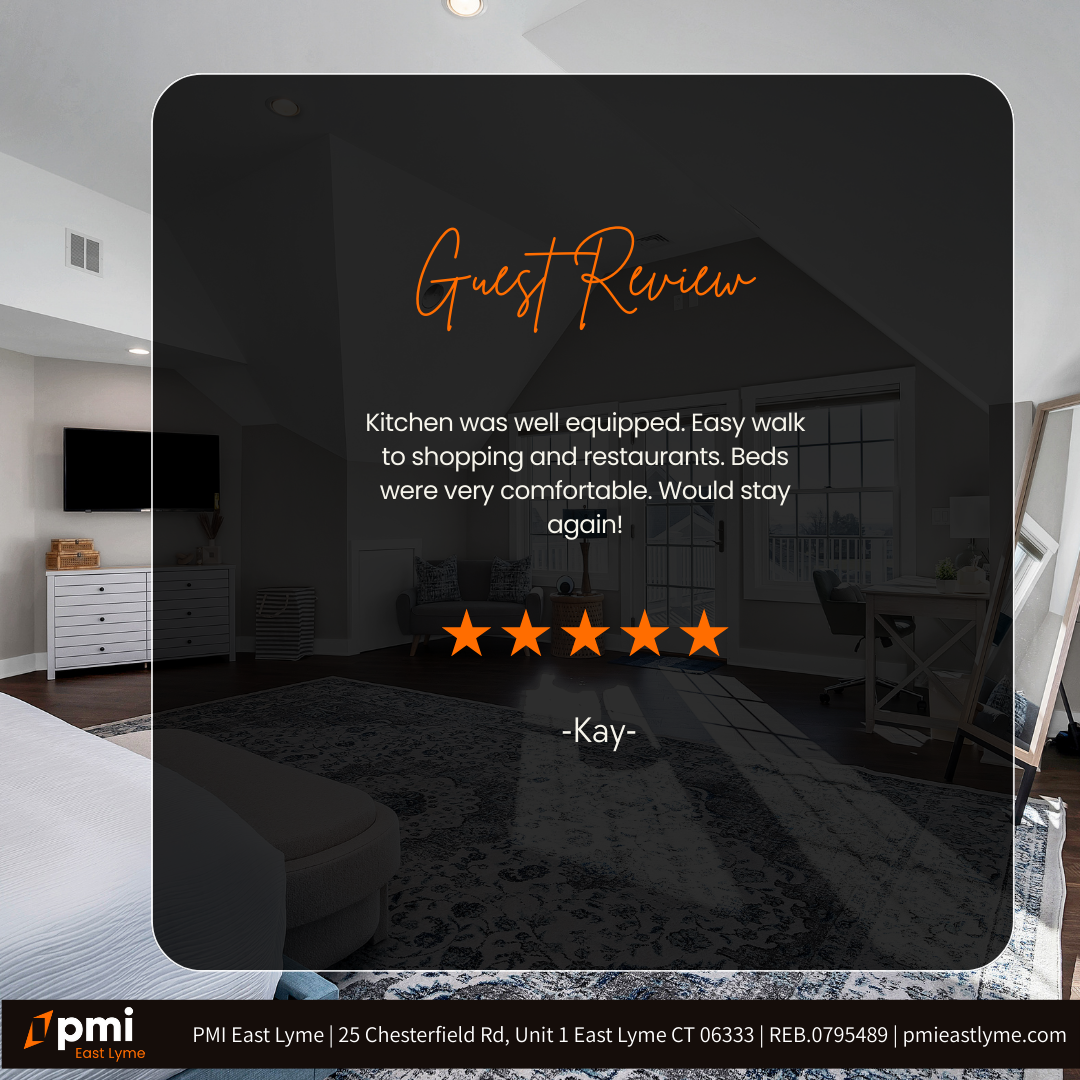 Guest review in a bedroom: kitchen was well-equipped, easy walk to shopping, beds were comfortable. Five-star rating.