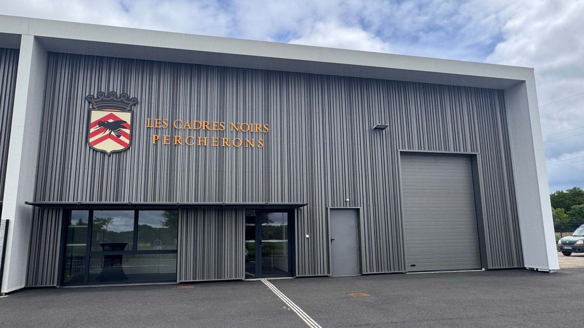 Façade avant de l'entreprise Les Cadres Noirs Percherons