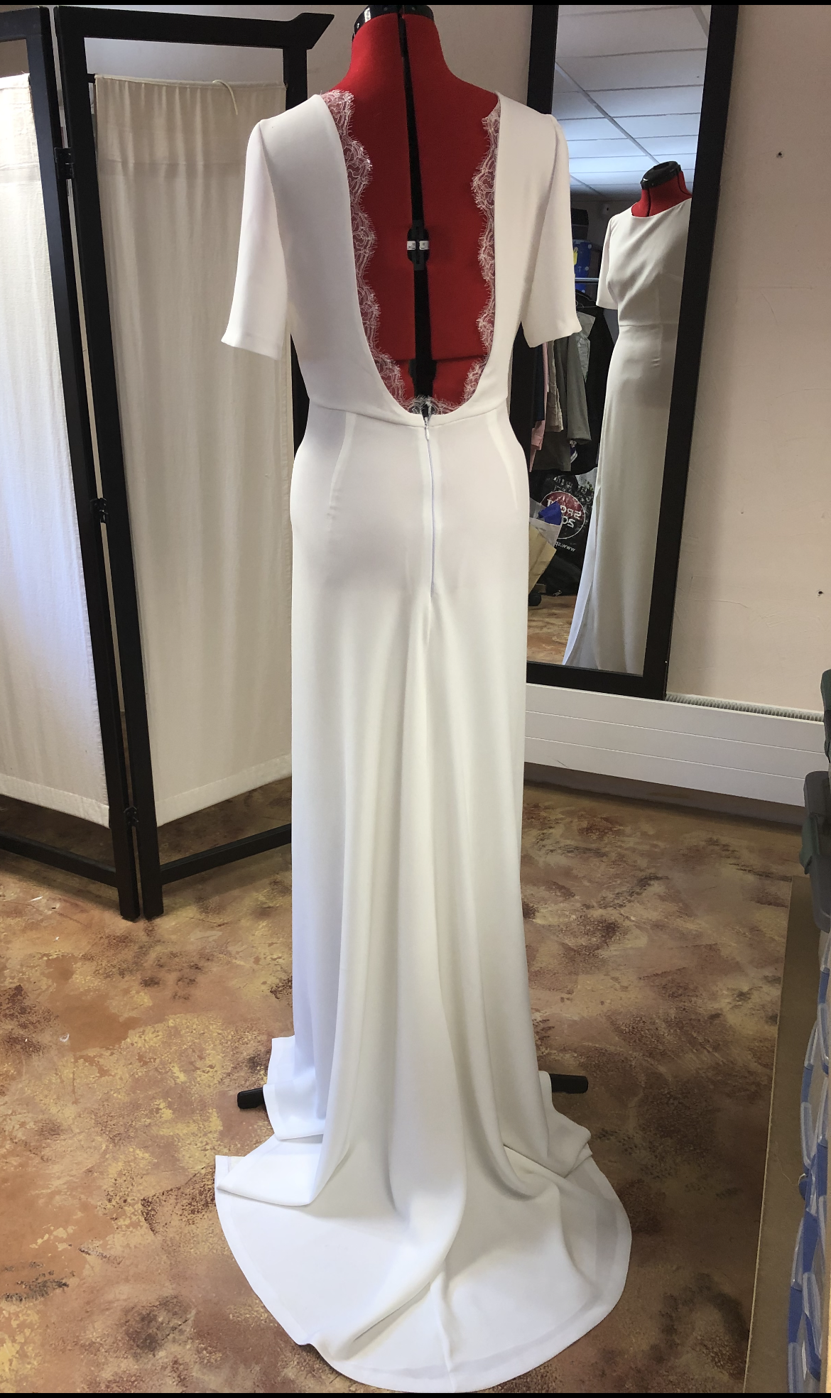 Robe de mariée reprisée, vue de dos